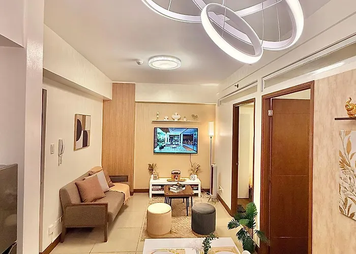 Casa Cserina 2-bedroom Palm West Near Moa, Naia, Okada, Solaire And Bay With Karaoke, Netflix & Games