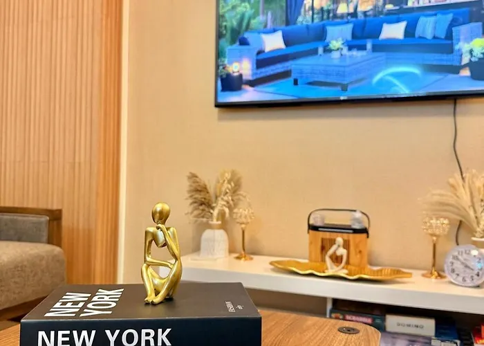 Casa Cserina 2-bedroom Palm West Near Moa, Naia, Okada, Solaire And Bay With Karaoke, Netflix & Games Apartment Manila