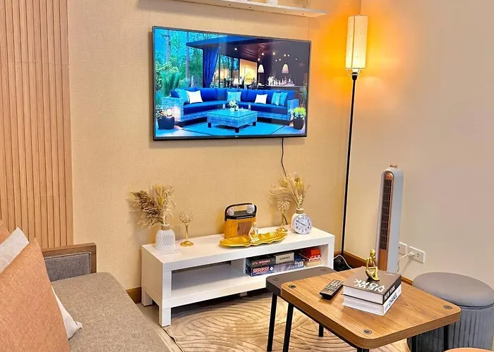 Apartment Casa Cserina 2-bedroom Palm West Near Moa, Naia, Okada, Solaire And Bay With Karaoke, Netflix & Games *