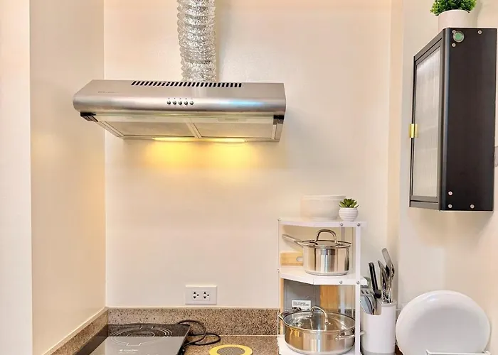 Apartment Casa Cserina 2-bedroom Palm West Near Moa, Naia, Okada, Solaire And Bay With Karaoke, Netflix & Games Manila