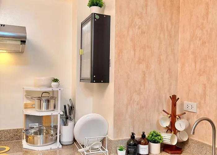 Casa Cserina 2-bedroom Palm West Near Moa, Naia, Okada, Solaire And Bay With Karaoke, Netflix & Games *