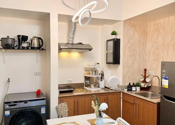 Apartment Casa Cserina 2-bedroom Palm West Near Moa, Naia, Okada, Solaire And Bay With Karaoke, Netflix & Games *