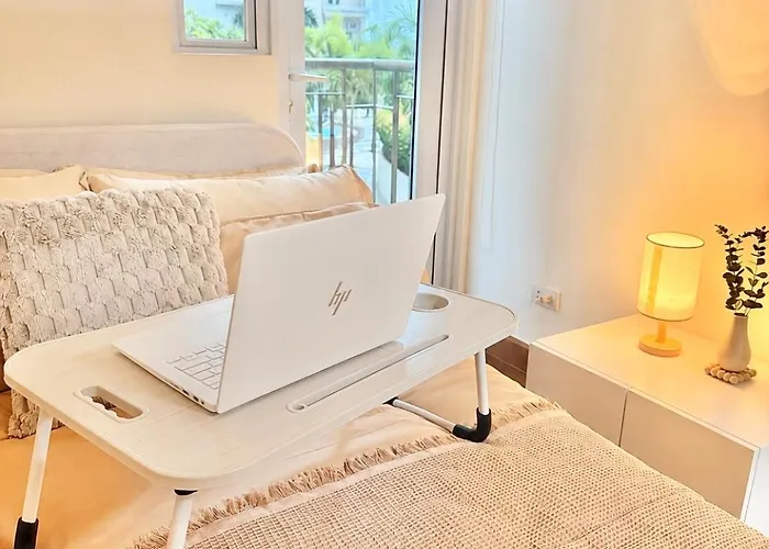Casa Cserina 2-bedroom Palm West Near Moa, Naia, Okada, Solaire And Bay With Karaoke, Netflix & Games