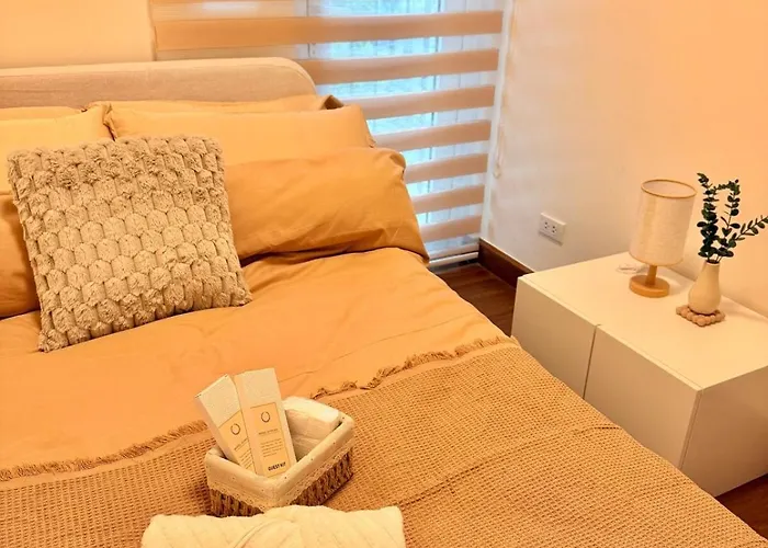 Casa Cserina 2-bedroom Palm West Near Moa, Naia, Okada, Solaire And Bay With Karaoke, Netflix & Games Apartment Manila