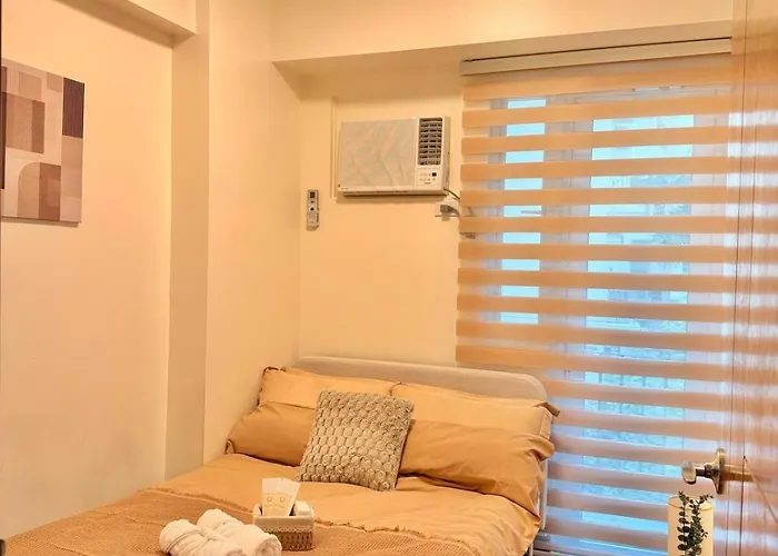 Apartment Casa Cserina 2-bedroom Palm West Near Moa, Naia, Okada, Solaire And Bay With Karaoke, Netflix & Games Manila