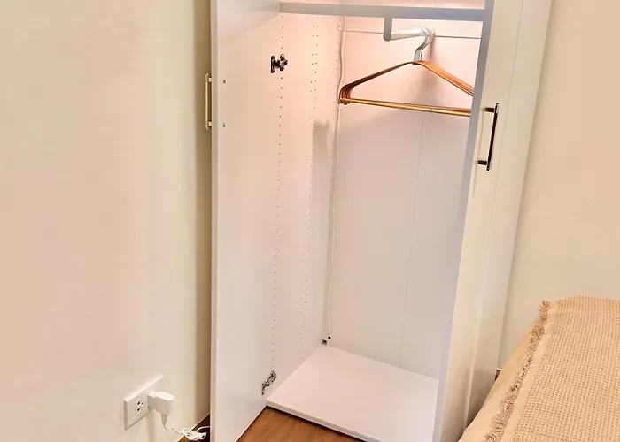Apartment Casa Cserina 2-bedroom Palm West Near Moa, Naia, Okada, Solaire And Bay With Karaoke, Netflix & Games