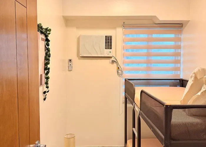 Casa Cserina 2-bedroom Palm West Near Moa, Naia, Okada, Solaire And Bay With Karaoke, Netflix & Games Apartment