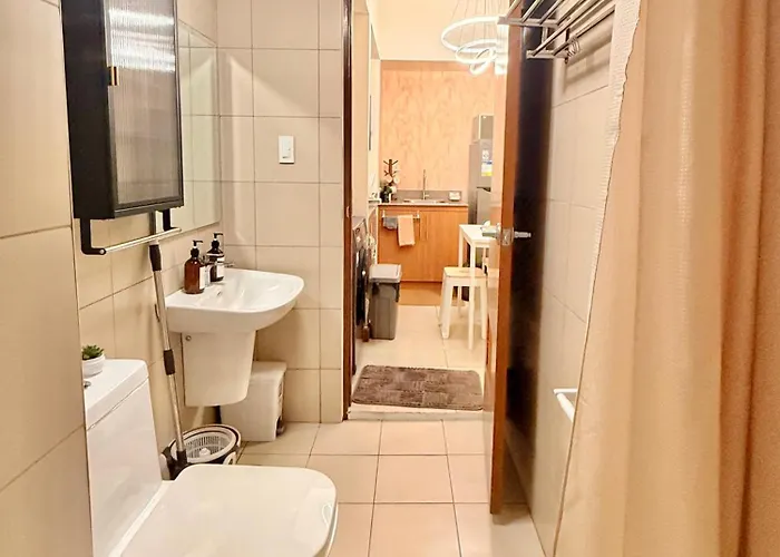 Casa Cserina 2-bedroom Palm West Near Moa, Naia, Okada, Solaire And Bay With Karaoke, Netflix & Games *