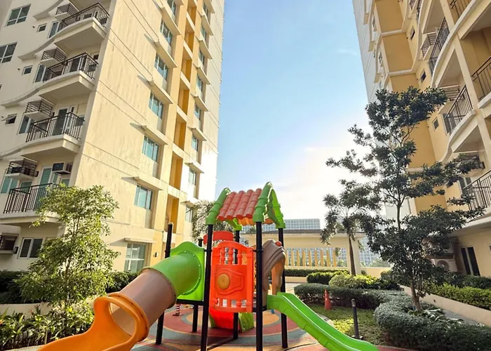 Casa Cserina 2-bedroom Palm West Near Moa, Naia, Okada, Solaire And Bay With Karaoke, Netflix & Games