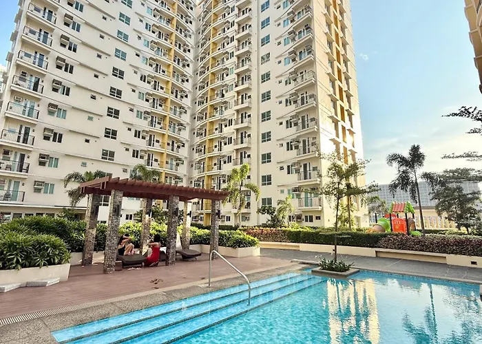 Casa Cserina 2-bedroom Palm West Near Moa, Naia, Okada, Solaire And Bay With Karaoke, Netflix & Games Apartment *