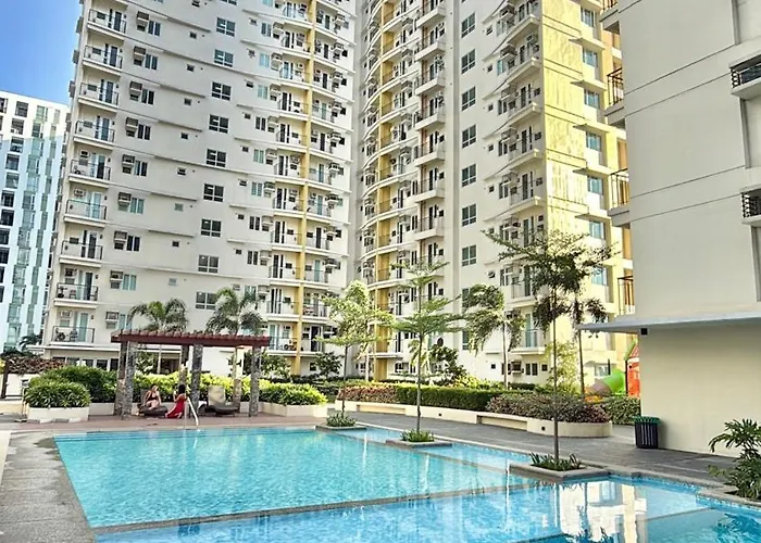 Casa Cserina 2-bedroom Palm West Near Moa, Naia, Okada, Solaire And Bay With Karaoke, Netflix & Games Apartment